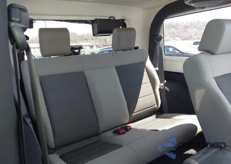 2010 Jeep Wrangler Sport z USA, uszkodzony, nr VIN 1J4AA2D12AL229192